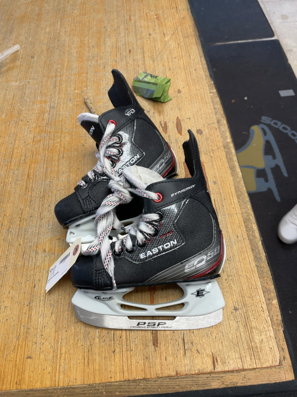 Easton Synergy EQ50 Y9 Hockey Skates