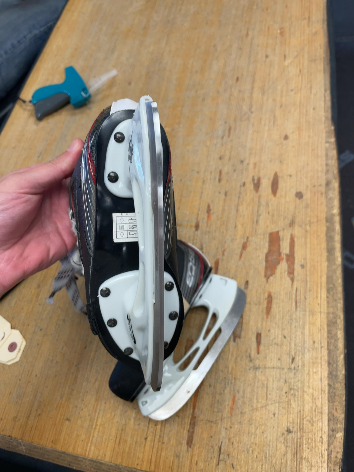 Easton Synergy EQ50 Y9 Hockey Skates