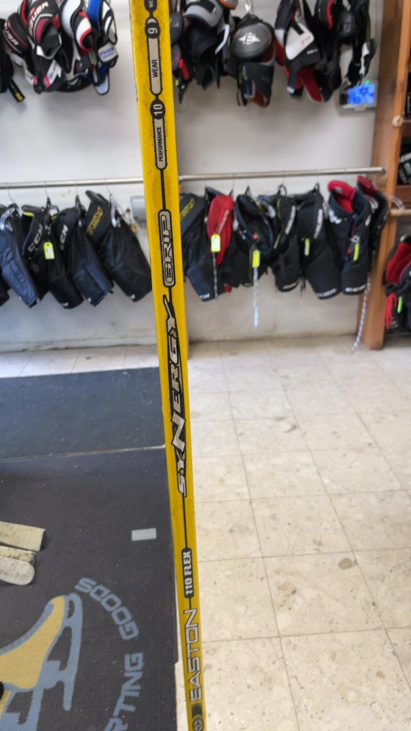 Easton Synergy Grip LH Hockey Stick - 110 Flex