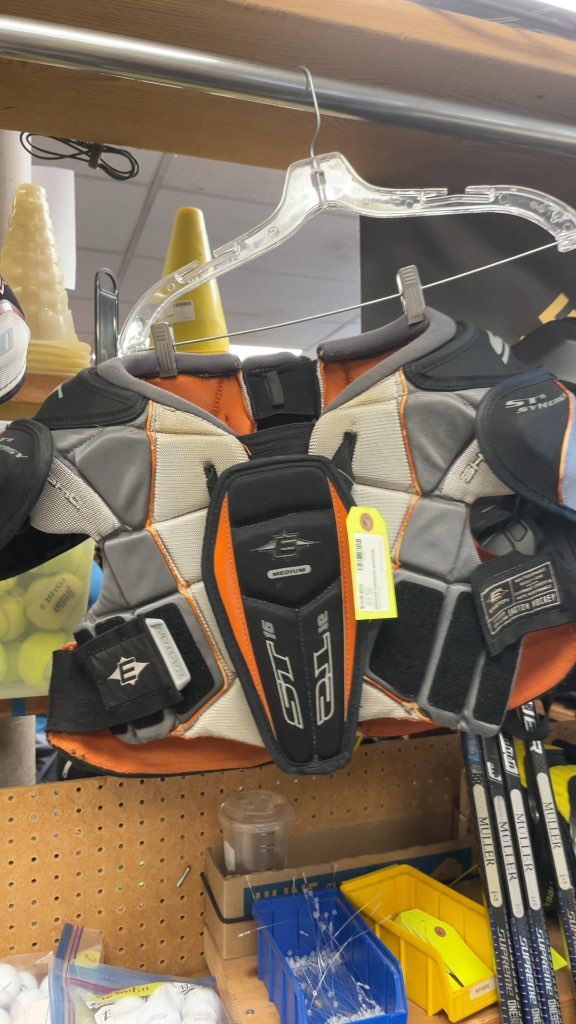 Easton Synergy ST16 Senior Medium Hockey Shoulder Pads