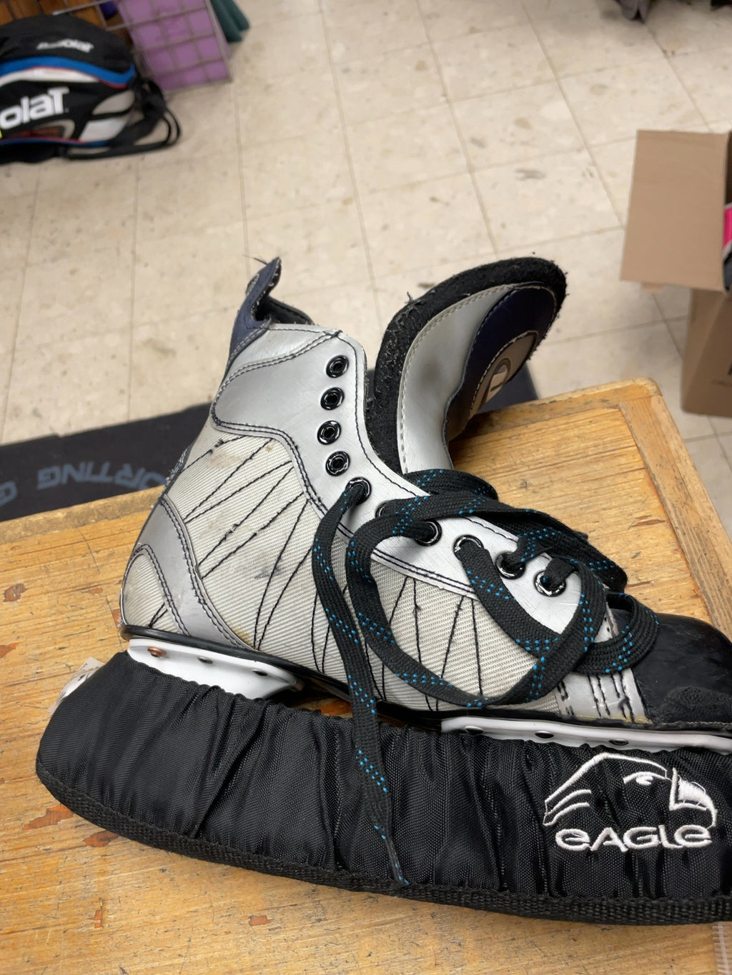Easton Ultra Lite Size 8 Hockey Skates