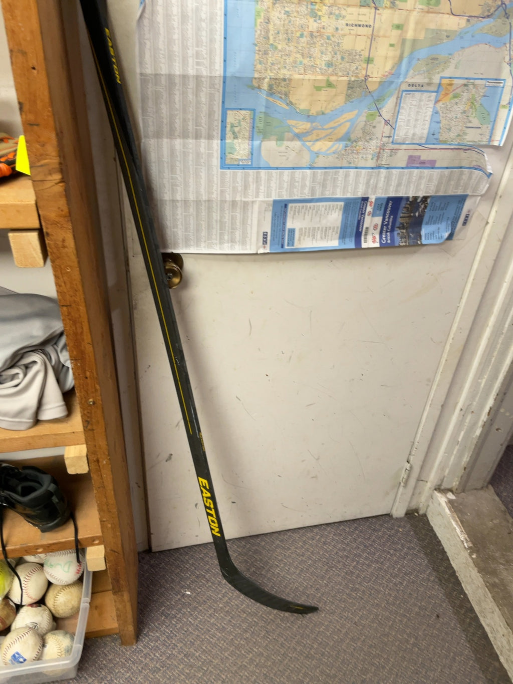 Easton V9 85 Flex RH Hockey Stick