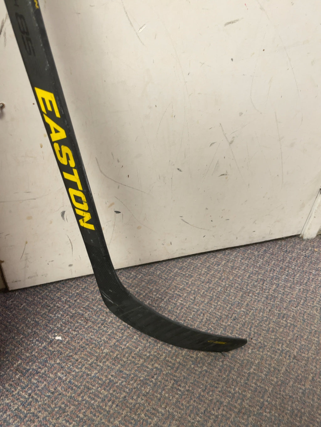 Easton V9 85 Flex RH Hockey Stick