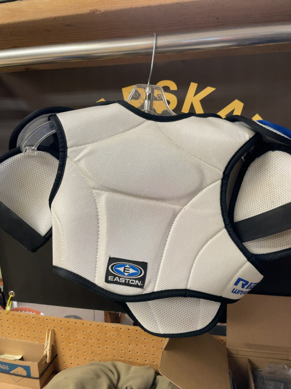Easton X-Treme Junior Large Hockey Shoulder Pads