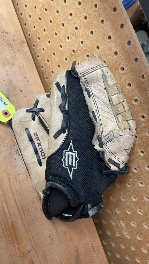 Easton ZFX1101 11" Baseball Glove