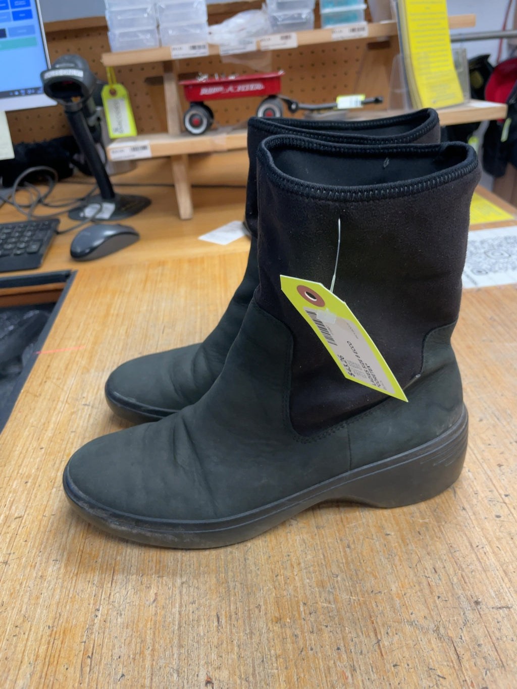 Ecco Ladies Size 8 Gore-Tex Rain Boots