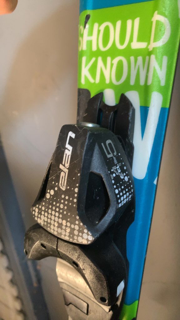 Elan Maxx 130cm Skis with EL 4.5 Bindings