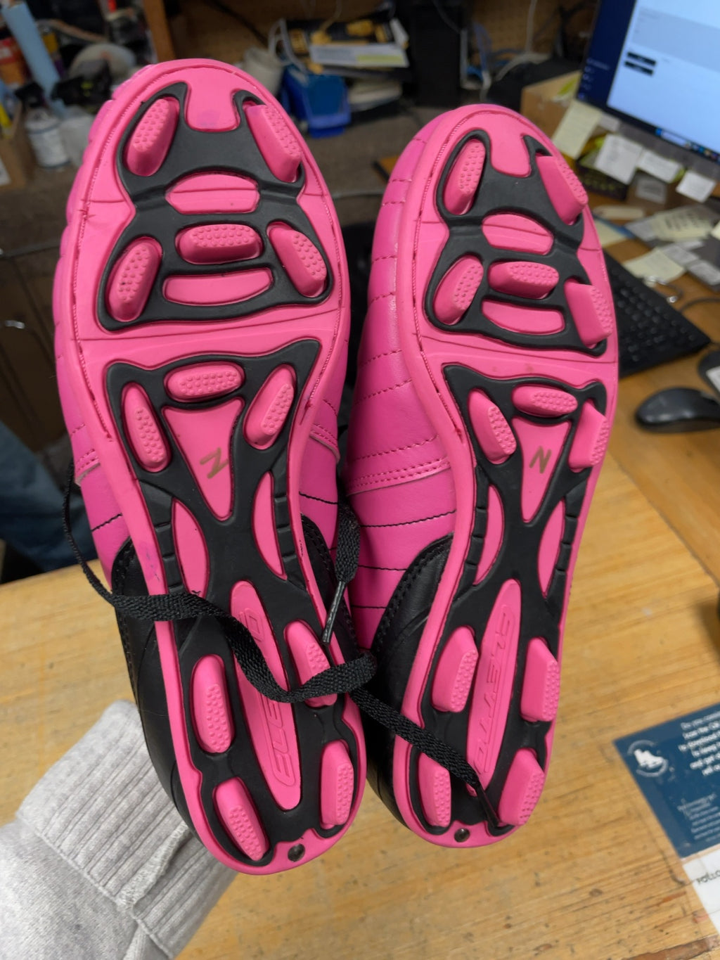 Eletto Soccer Cleats Size 6 Pink/Black