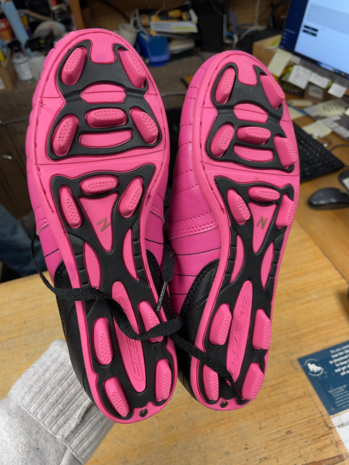 Eletto Soccer Cleats Size 6 Pink/Black