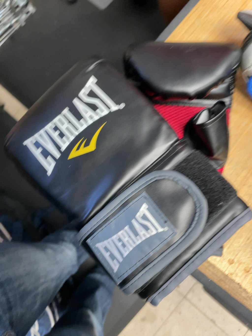 Everlast Boxing Gloves Black/Red