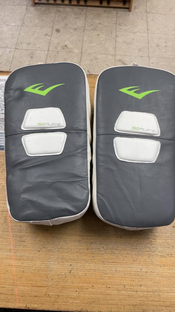 Everlast Isoplate Boxing Pads - White/Grey/Green