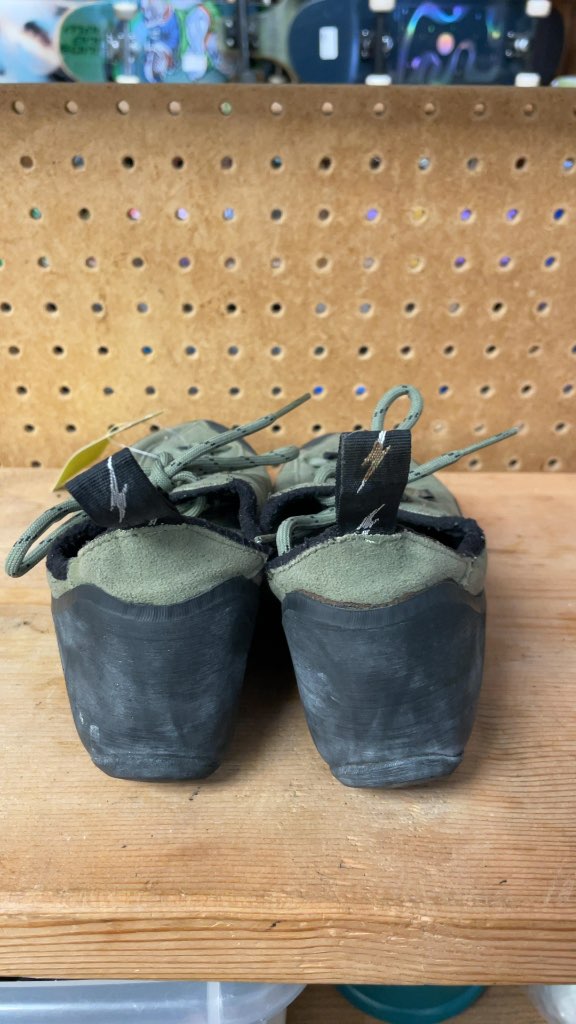 Evolv Rock Climbing Shoes - Size 6.5