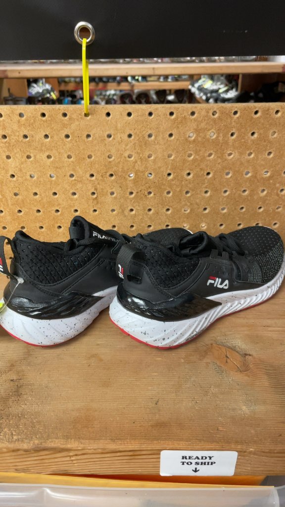 Fila Runners Size 7 Black/White