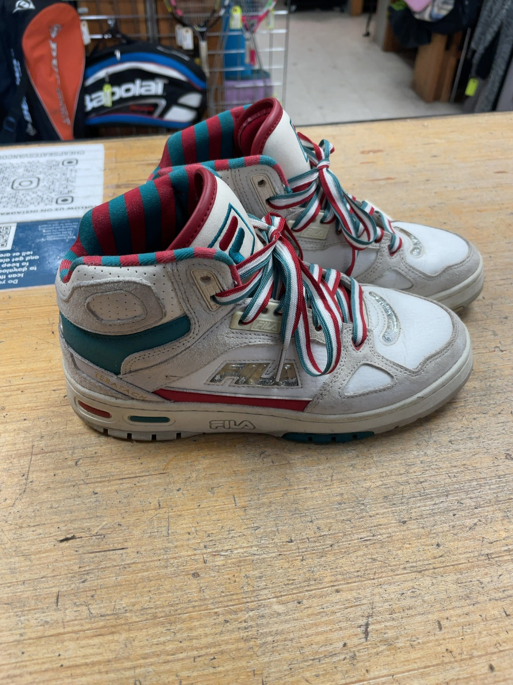 Fila Teratach Size 6 Cream/Red/Green High-Top Sneakers