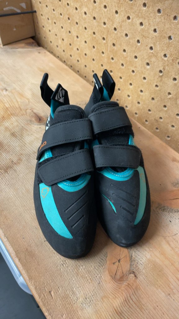 Five Ten NIAD Rock Climbing Shoes - Size 5.5