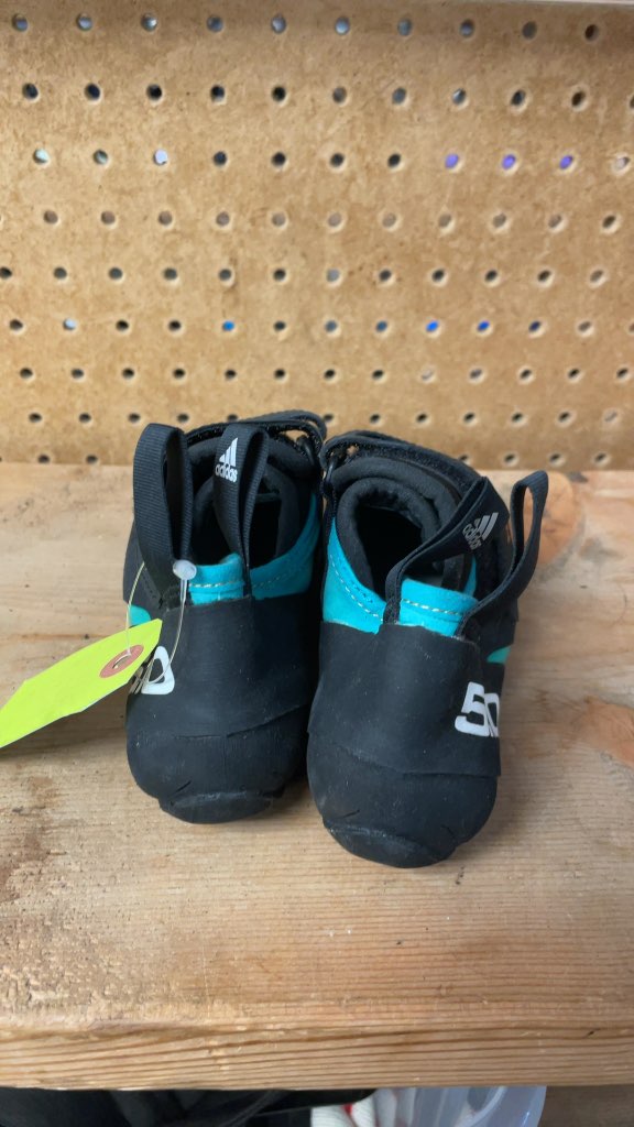Five Ten NIAD Rock Climbing Shoes - Size 5.5