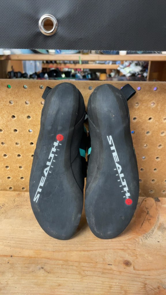Five Ten NIAD Rock Climbing Shoes - Size 5.5