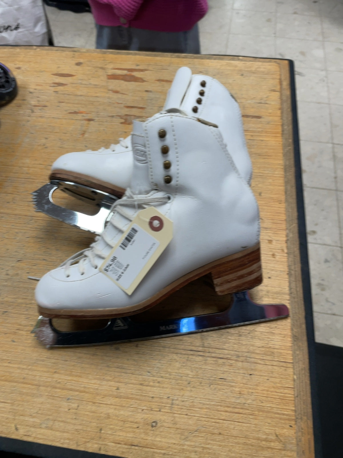 GAM Mark IV Figure Skates Size 6 White