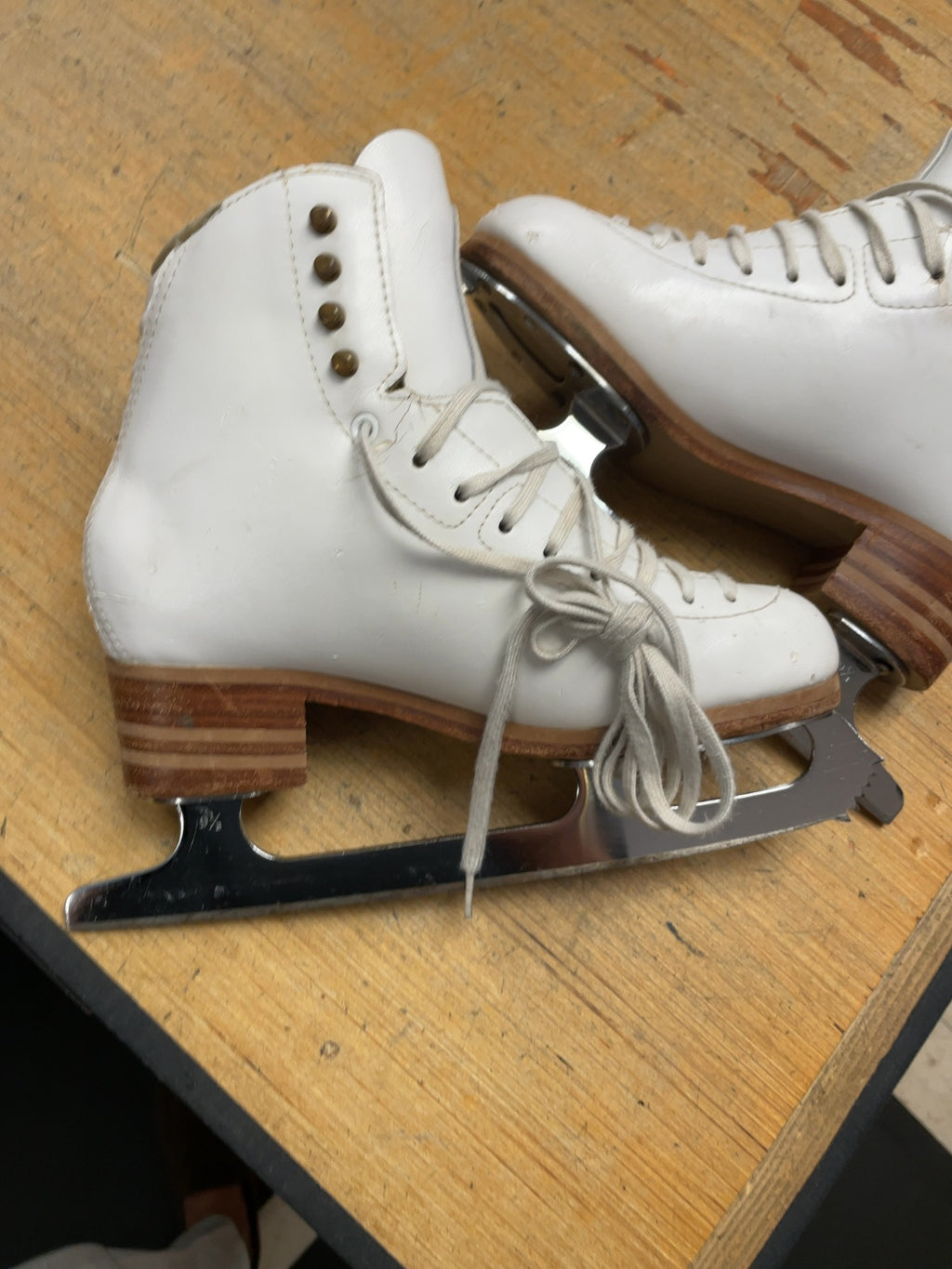 GAM Mark IV Figure Skates Size 6 White