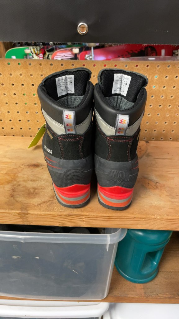 Garmont Gore-Tex X-Lite Hiking Boots - Size 8.5
