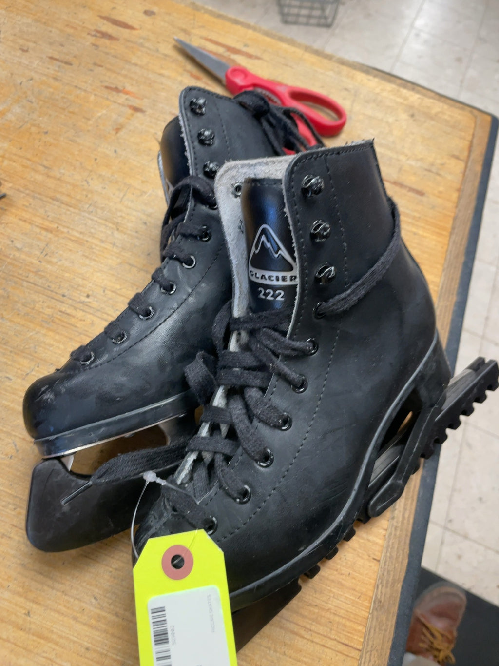 Glacier 222 Size 2 Figure Skates