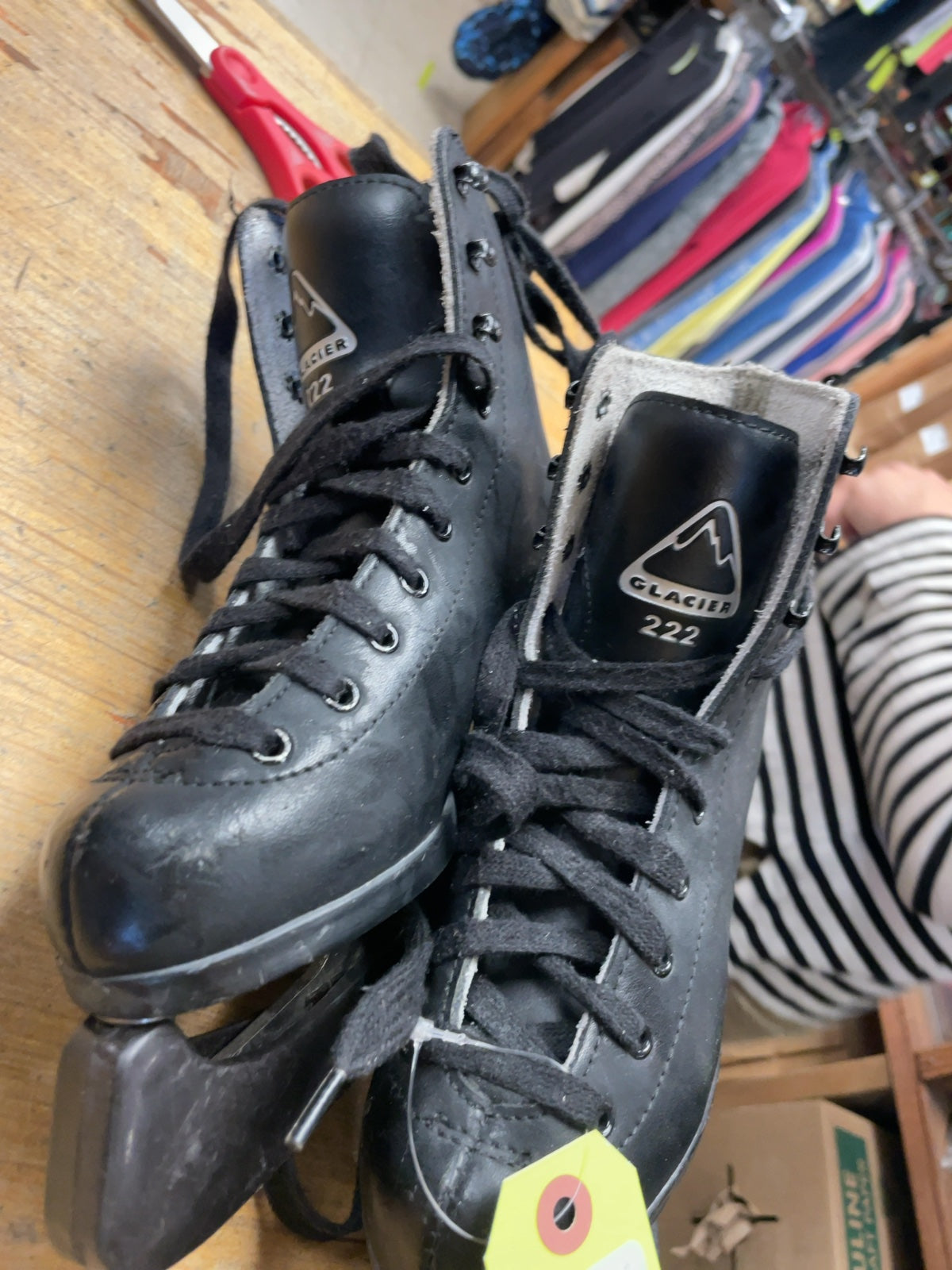Glacier 222 Size 2 Figure Skates