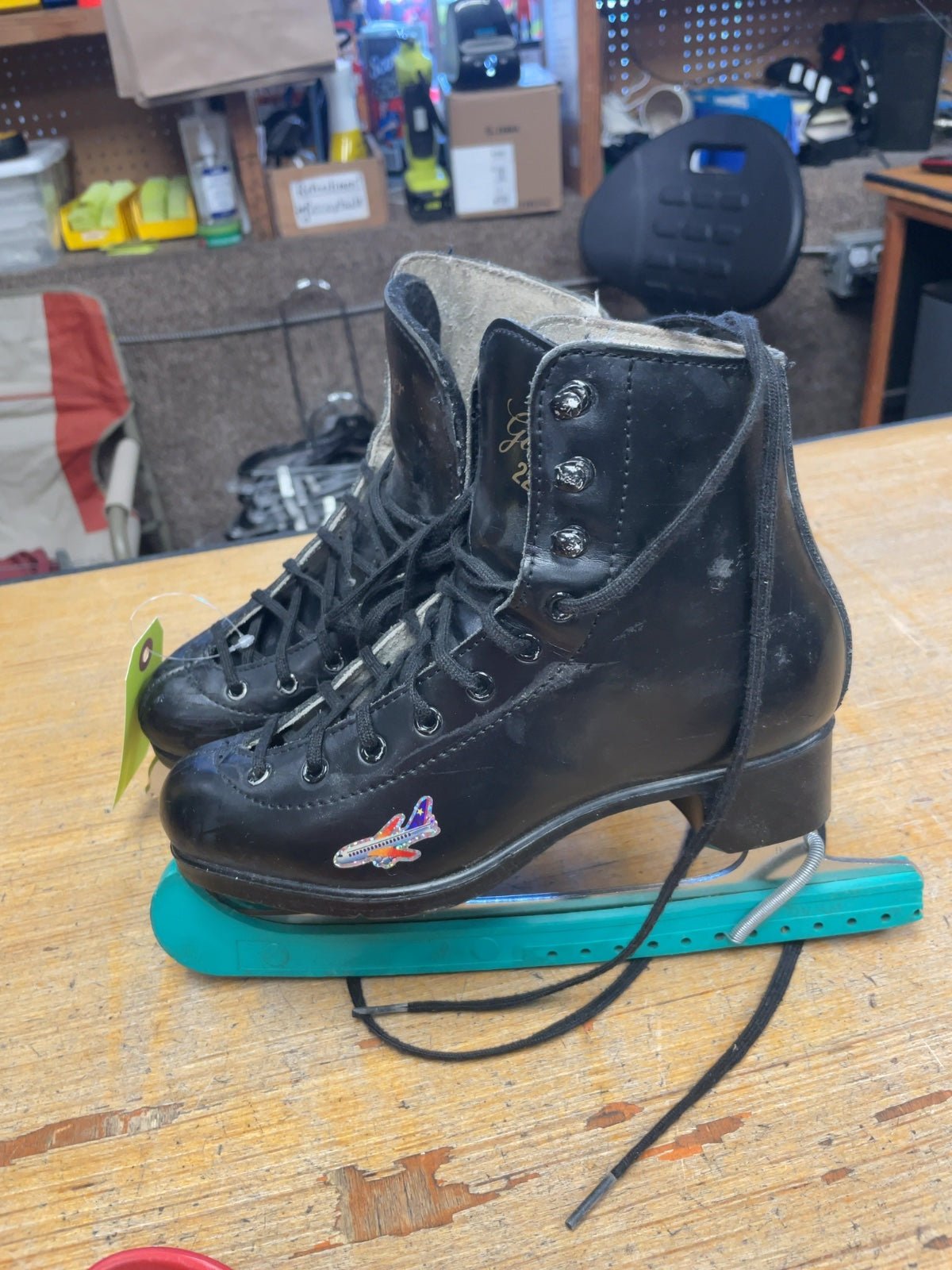 Glacier 222 Size 2 Figure Skates