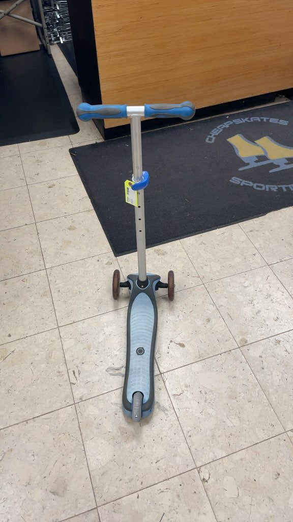 Globber 3-Wheel Kids Scooter