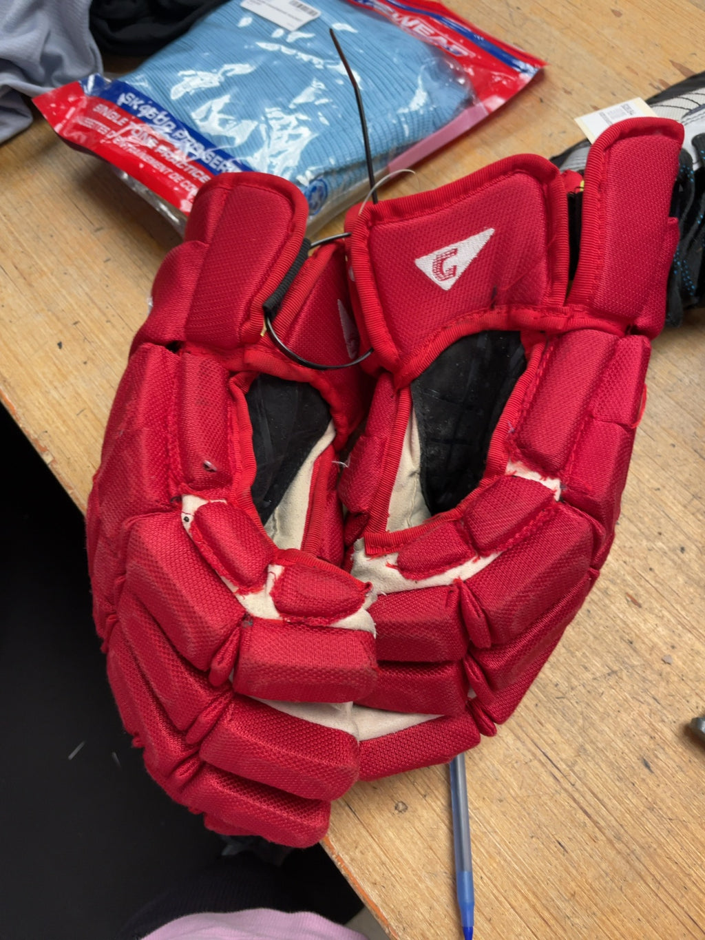 Graf Supra G55 15" Hockey Gloves - Red