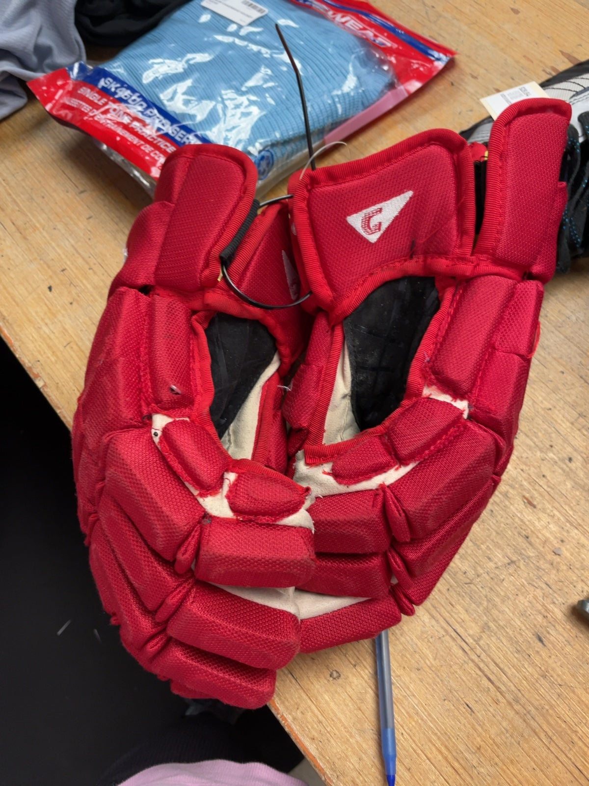 Graf Supra G55 15" Hockey Gloves - Red