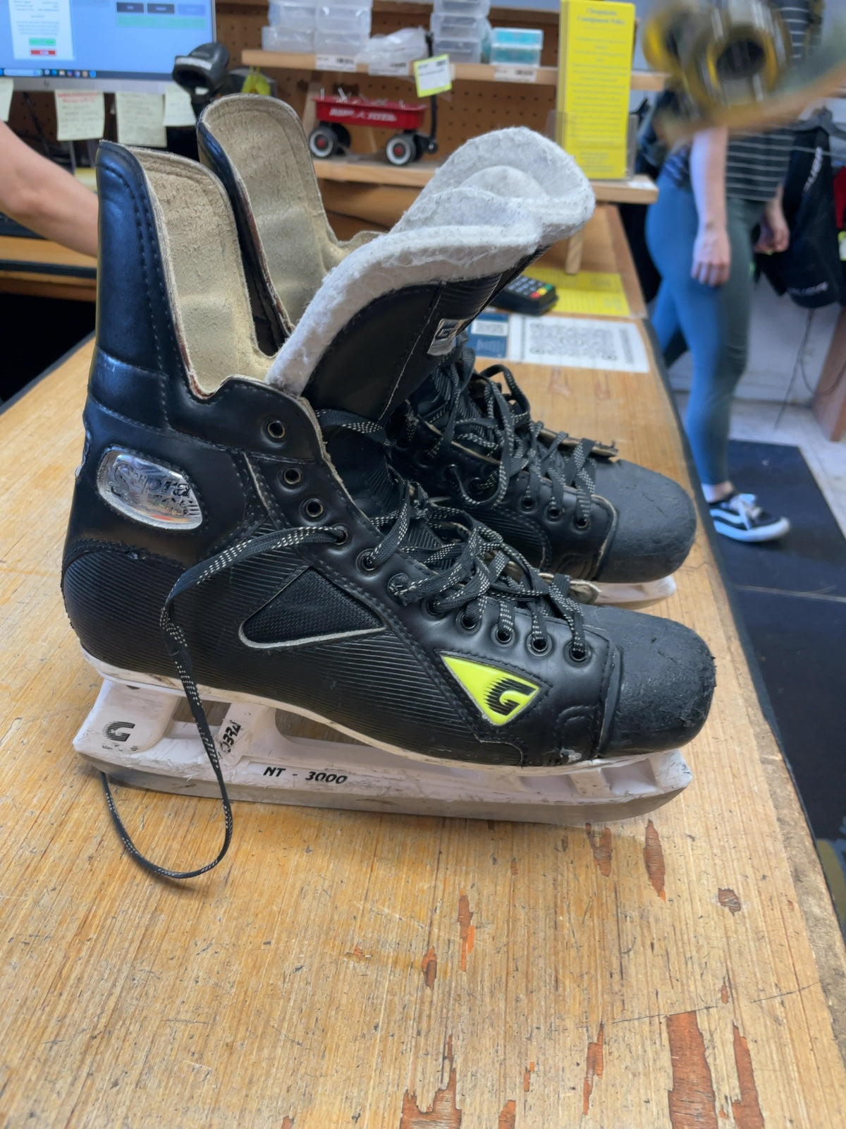 Graf Supra Size 10.5 Hockey Skates