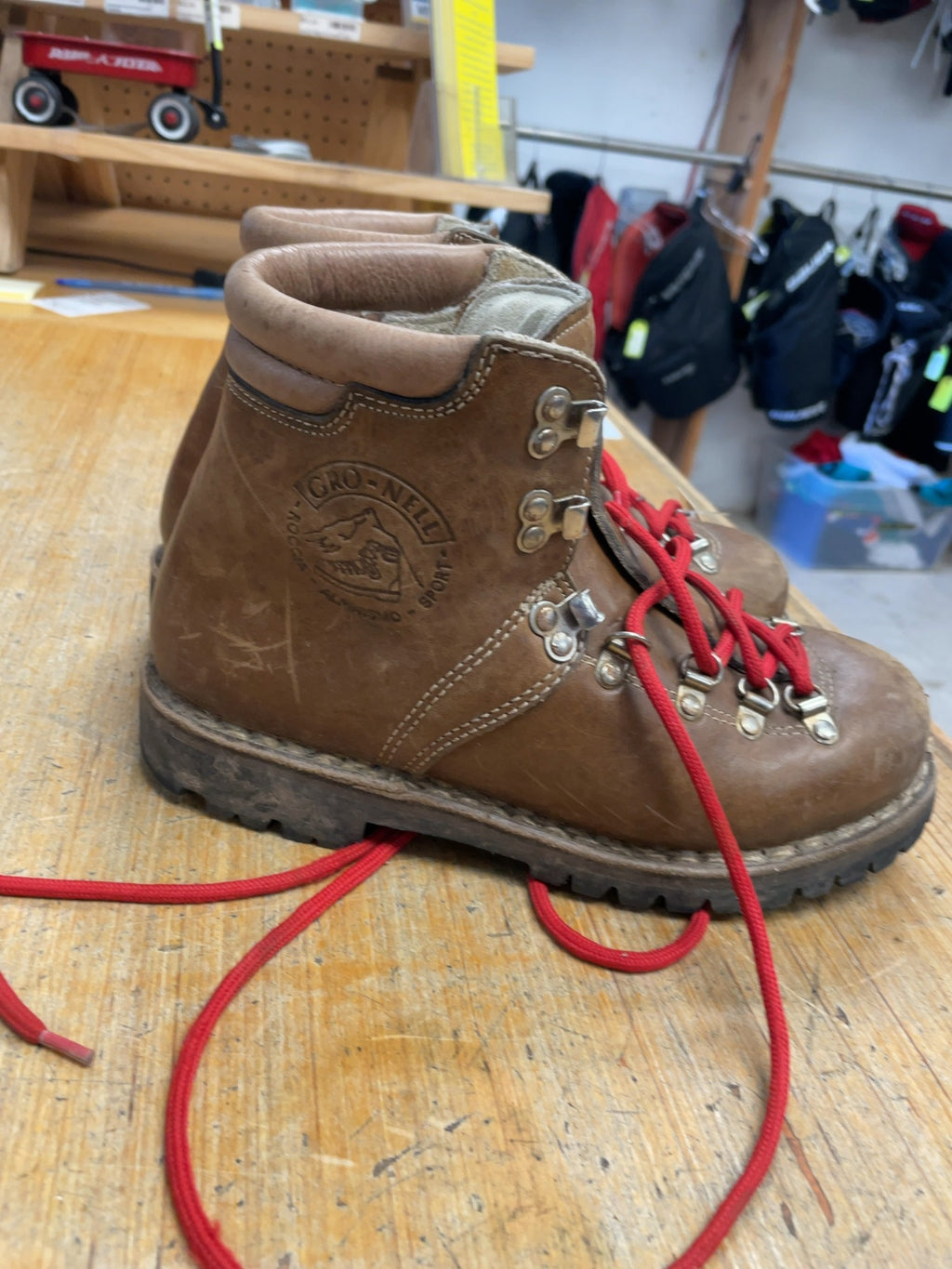Gro-Nell Sport Size 5.5 Hiking Boots