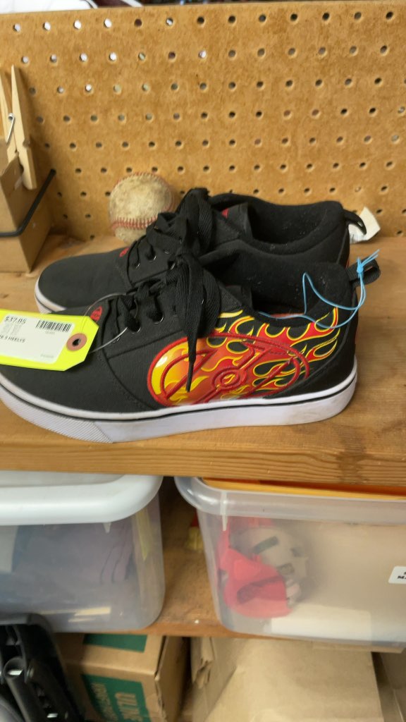 Heelys Size 5 Flame Roller Shoes
