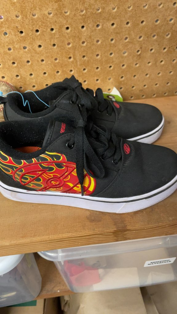 Heelys Size 5 Flame Roller Shoes