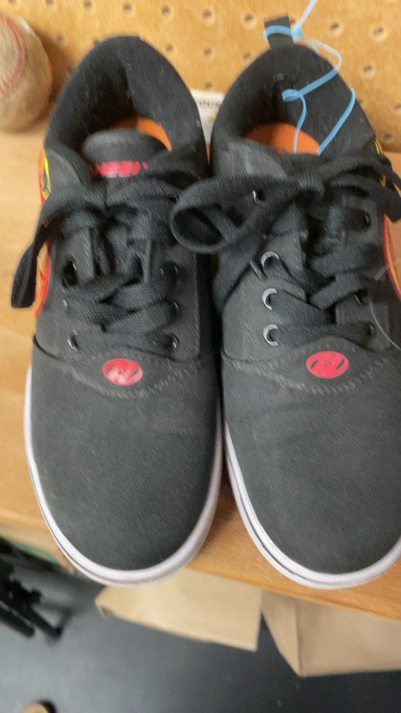 Heelys Size 5 Flame Roller Shoes