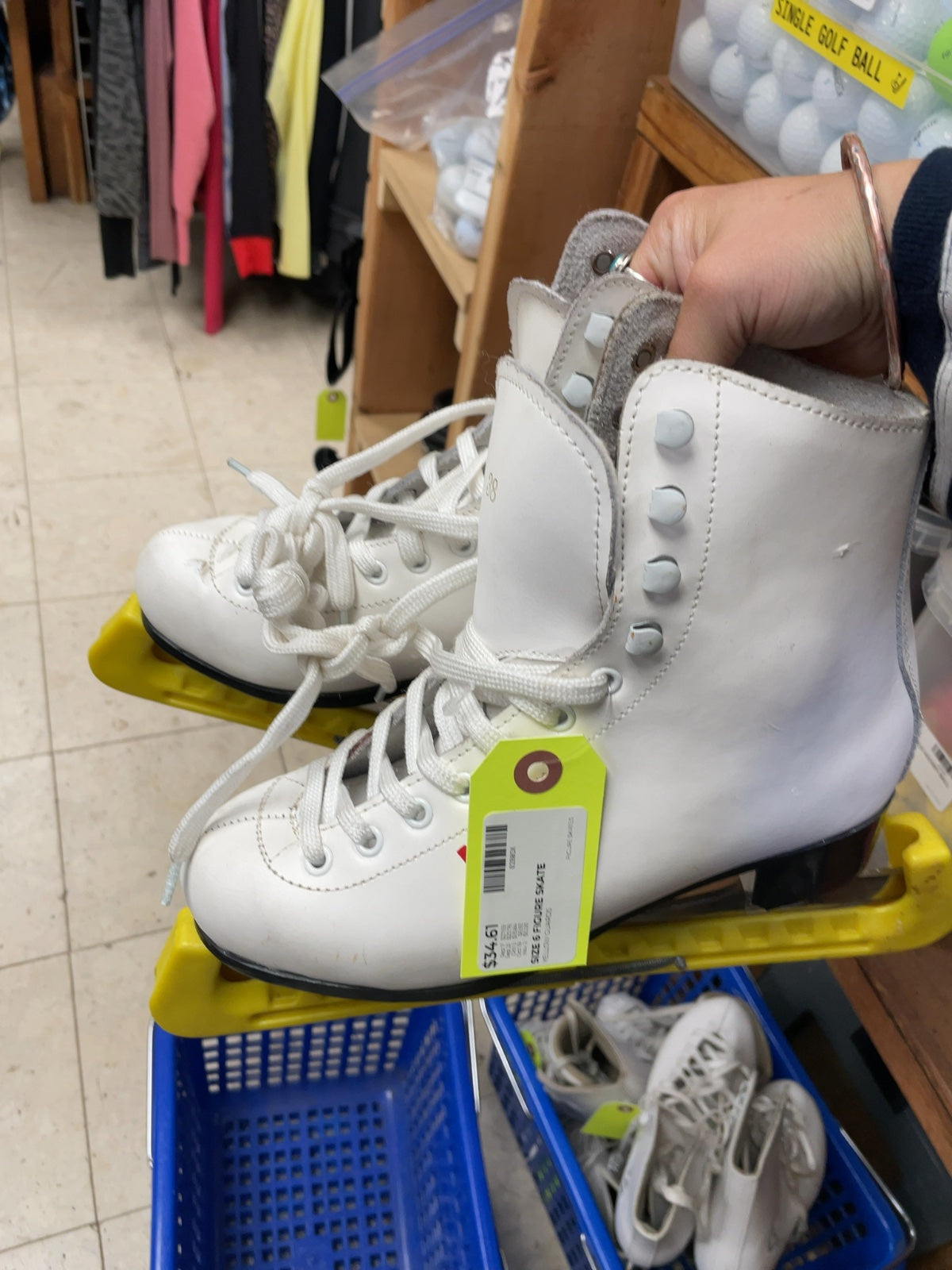 Heilong Figure Skates Size 6 with Yellow Guards