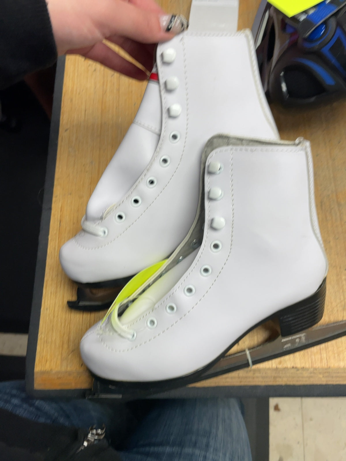 Hespeller Figure Skates Size 2 White