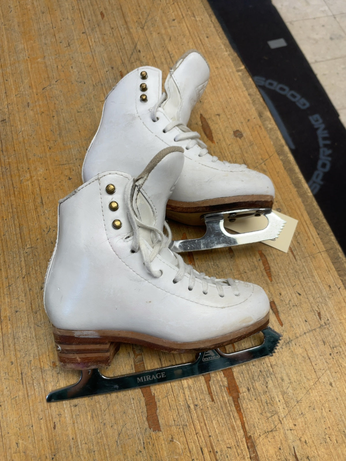 Jackson Elle Size 11.5C Figure Skates