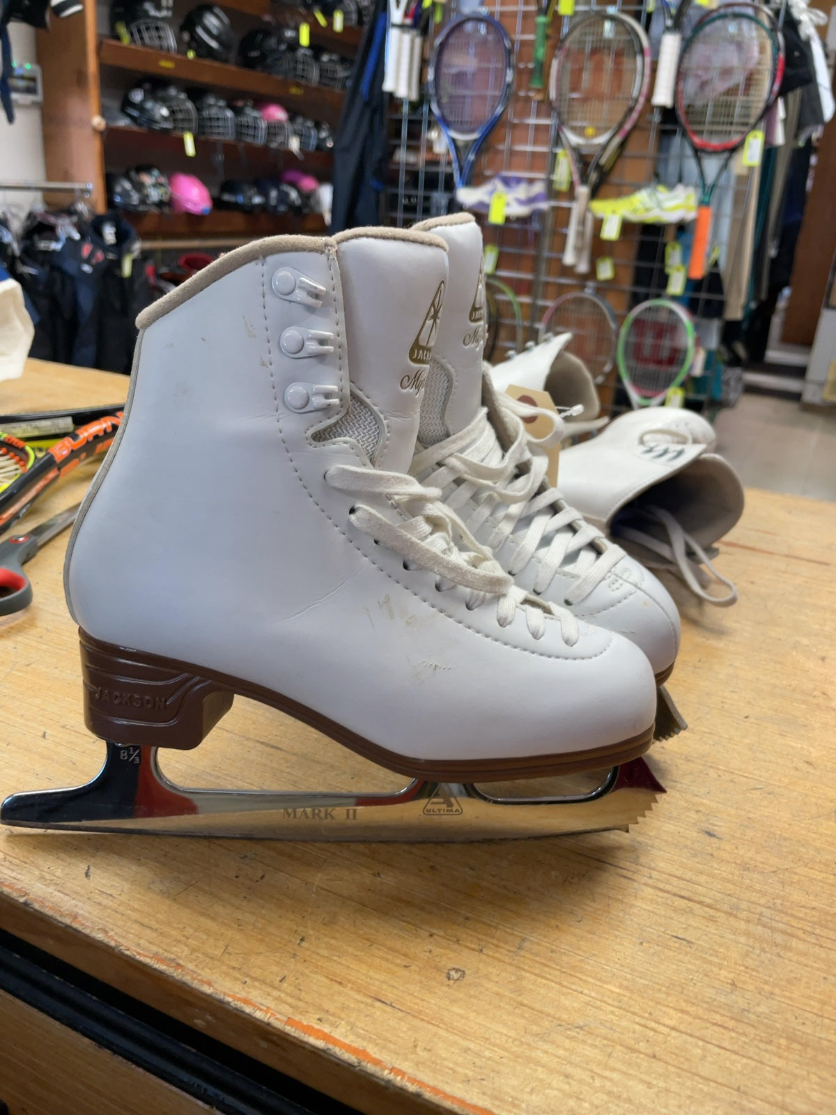 Jackson Mystique 2.5 Figure Skates
