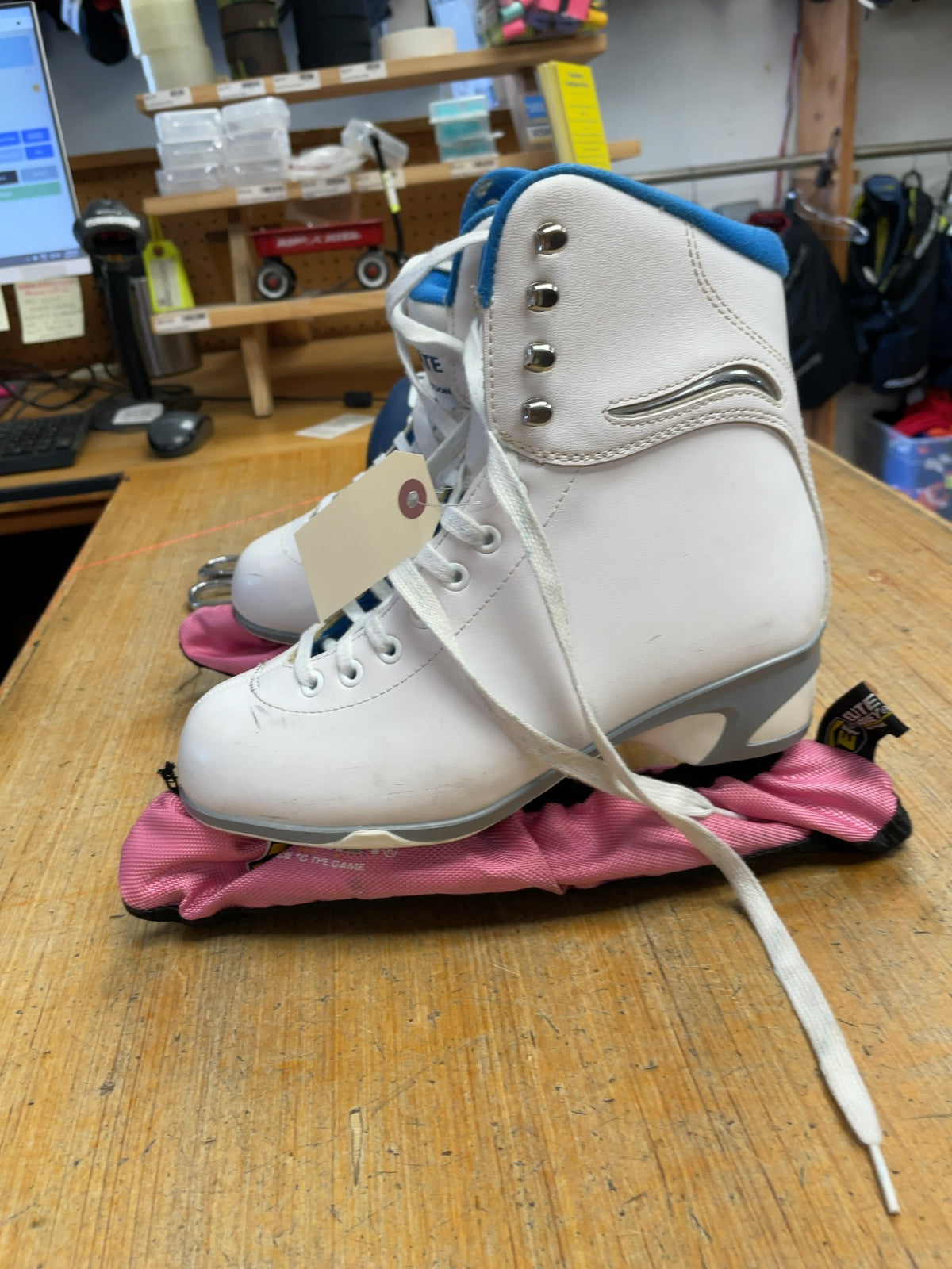Jackson Soft Skate Size 7 White Figure Skates