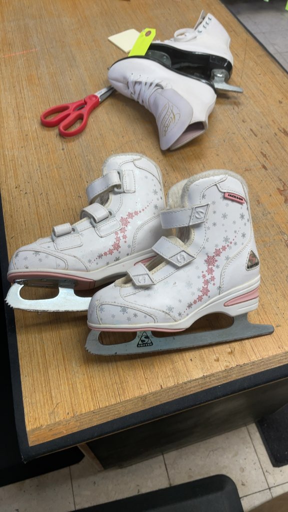 Jackson Softec Size 2 Figure Skates - White/Pink