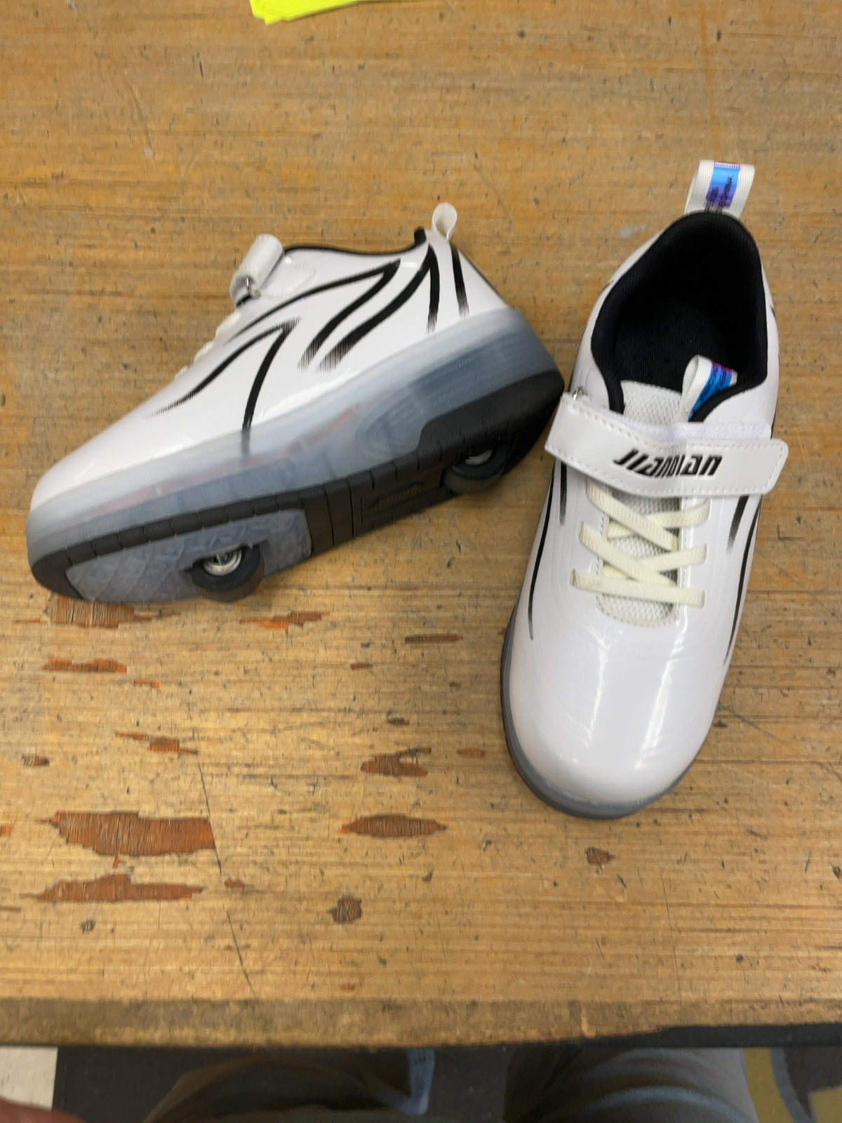 Jiandian Heely Type Roller Shoes Size 35 White