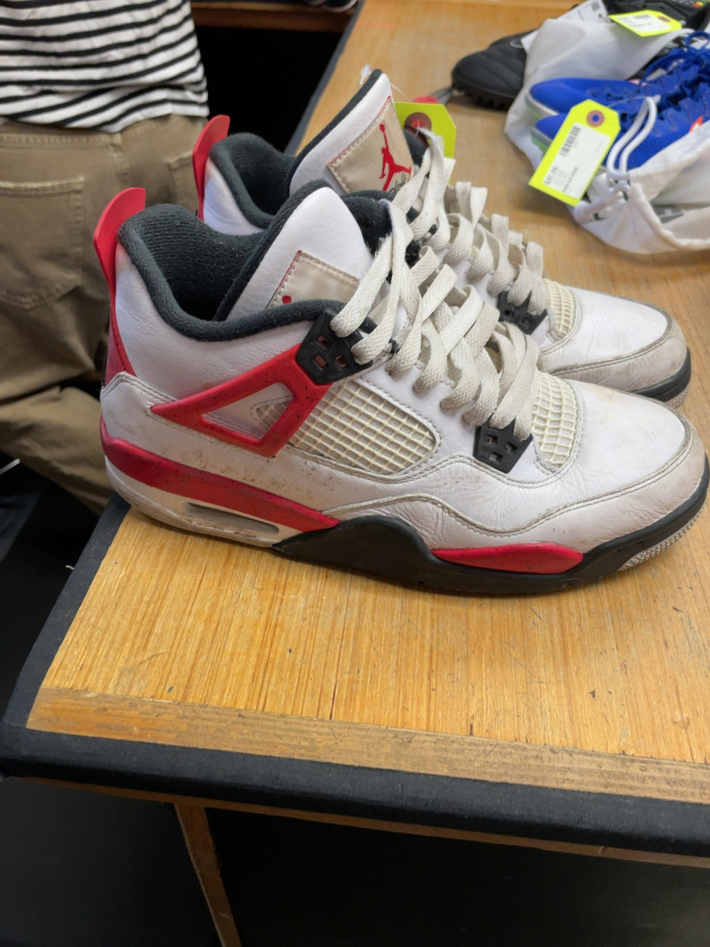 Jordan 4 Men's 7 Ladies 9 Red/White Sneakers
