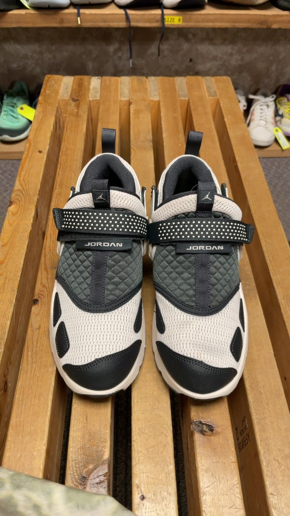 Jordan Trunner LX Sneakers - Grey/White - Size 8.5