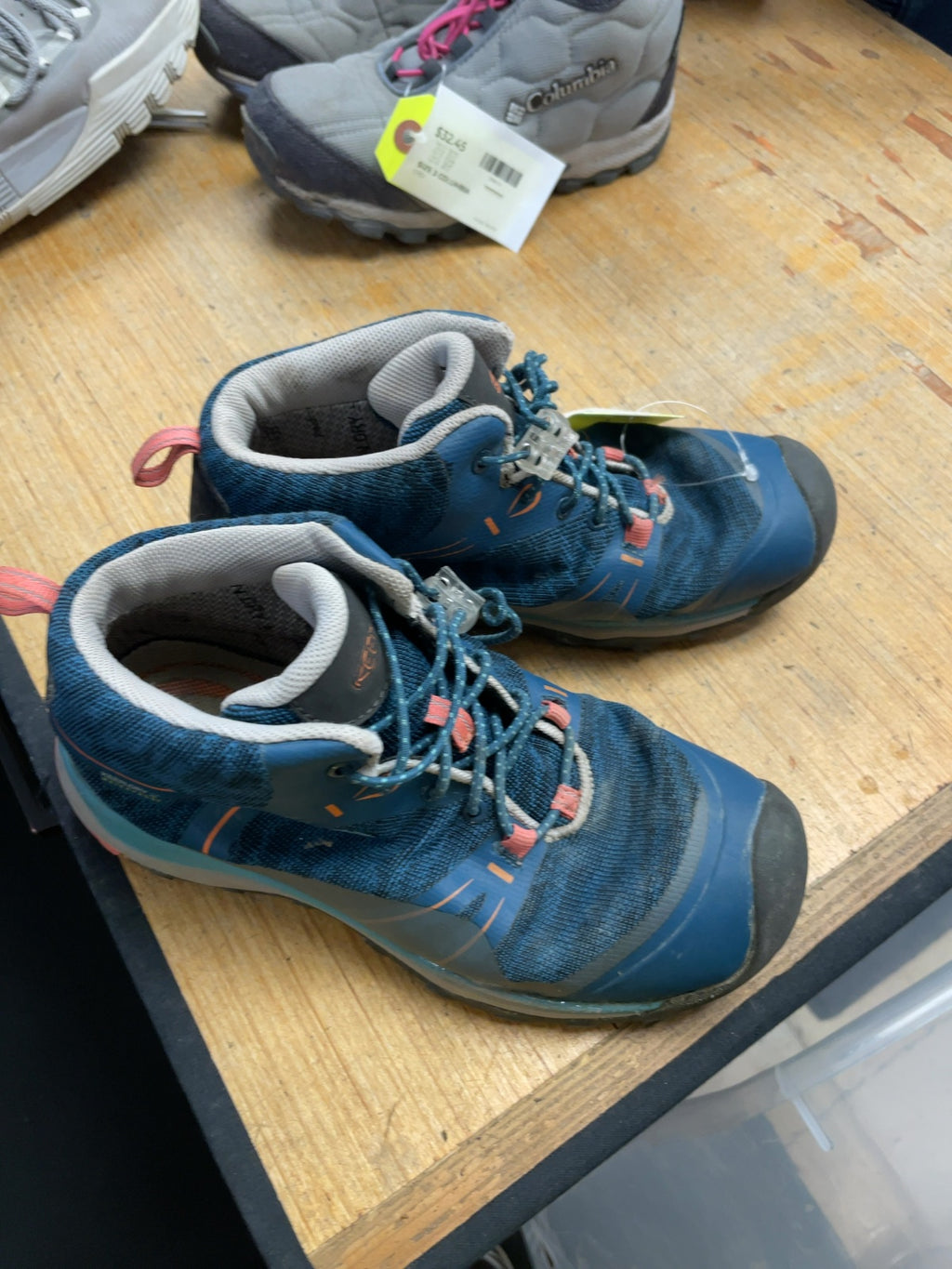 KEEN Hiking Boots Size 3 Blue