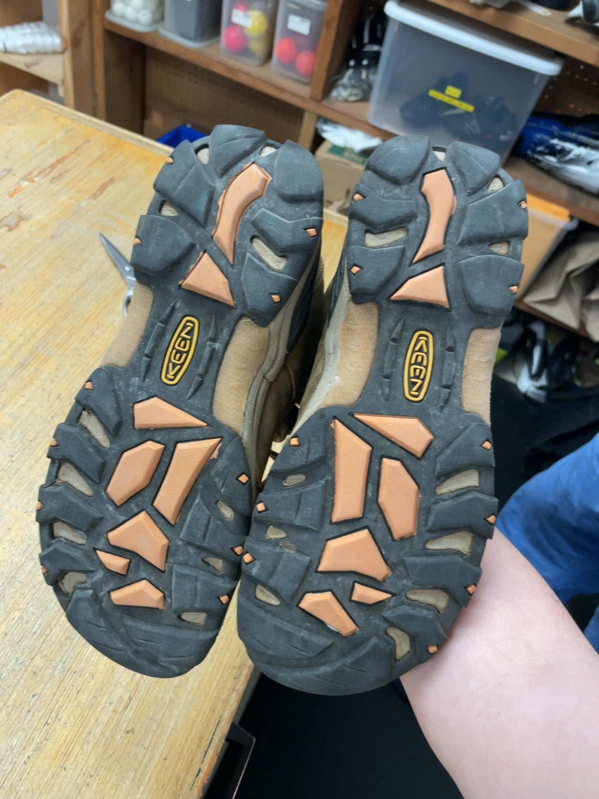 KEEN Hiking Boots Size 9 Brown