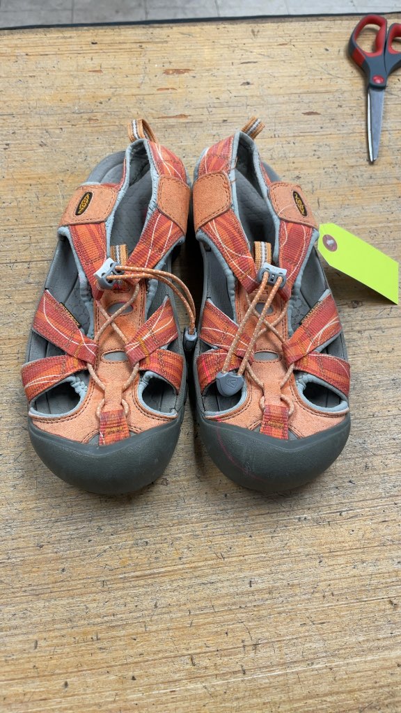 KEEN Water Shoes Size 9 Orange/Grey