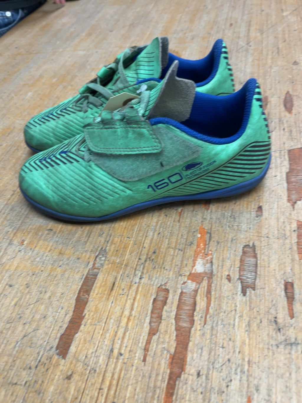 Kipsta 160 Size 2.5 Soccer Cleats