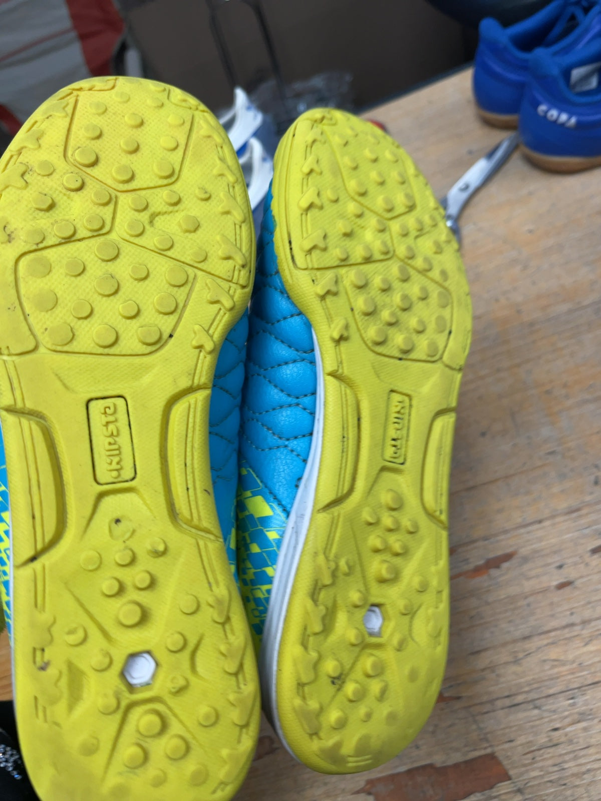 Kipsta Indoor Soccer Shoes Size 3.5 Blue/Green