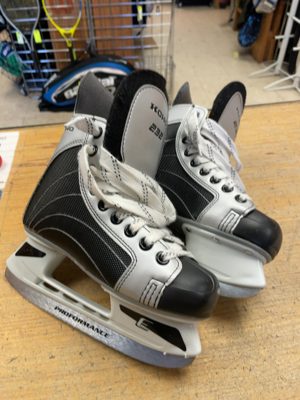 KOHO 232 Size 1 Hockey Skates